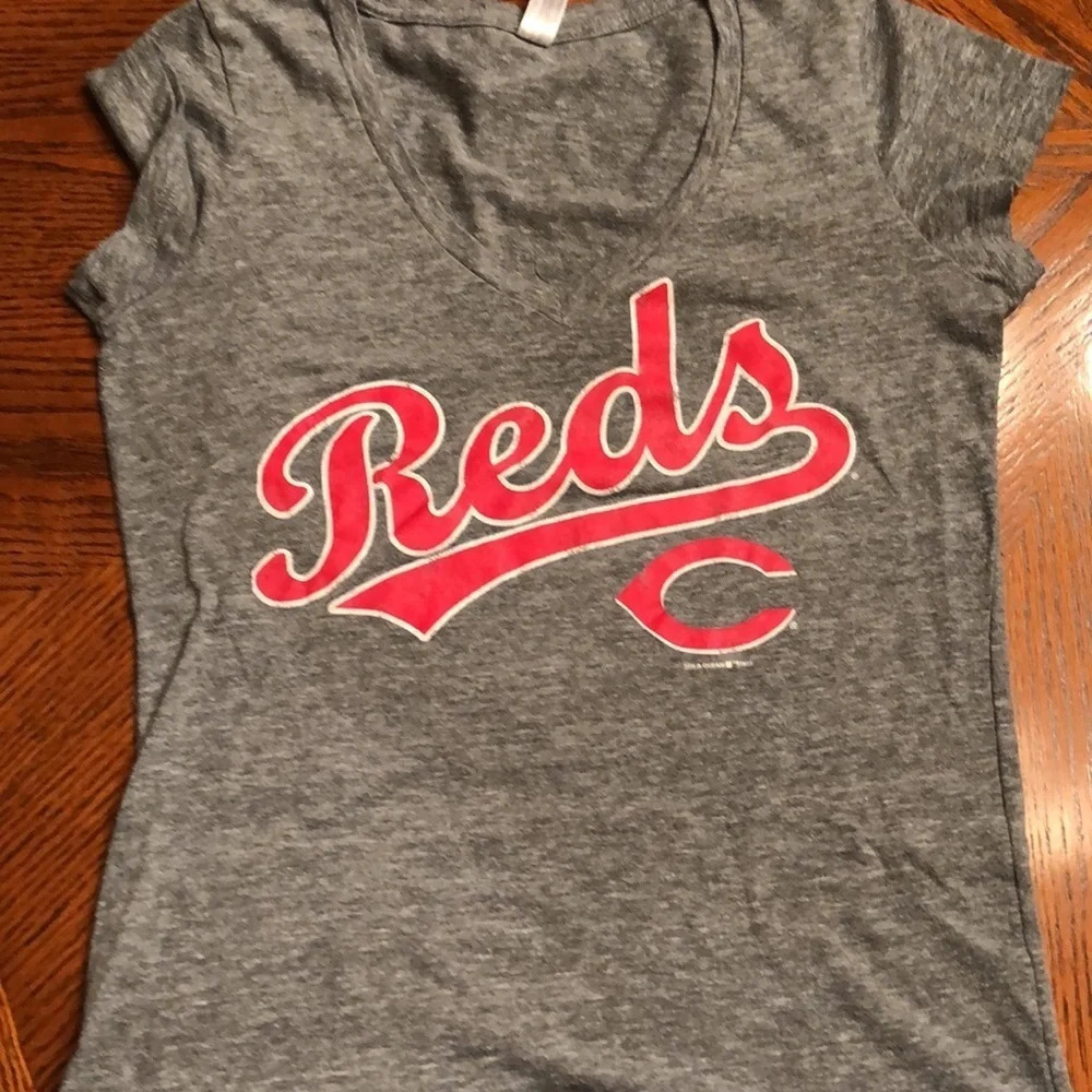 Cincinnati Reds Tee Shirt - Picture 7 of 7